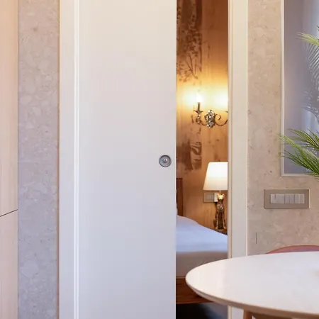 Bosco Royal By Station Apartment *